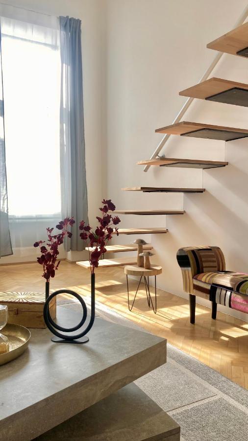 Brand New Sunny On Andrassy Street Appartement