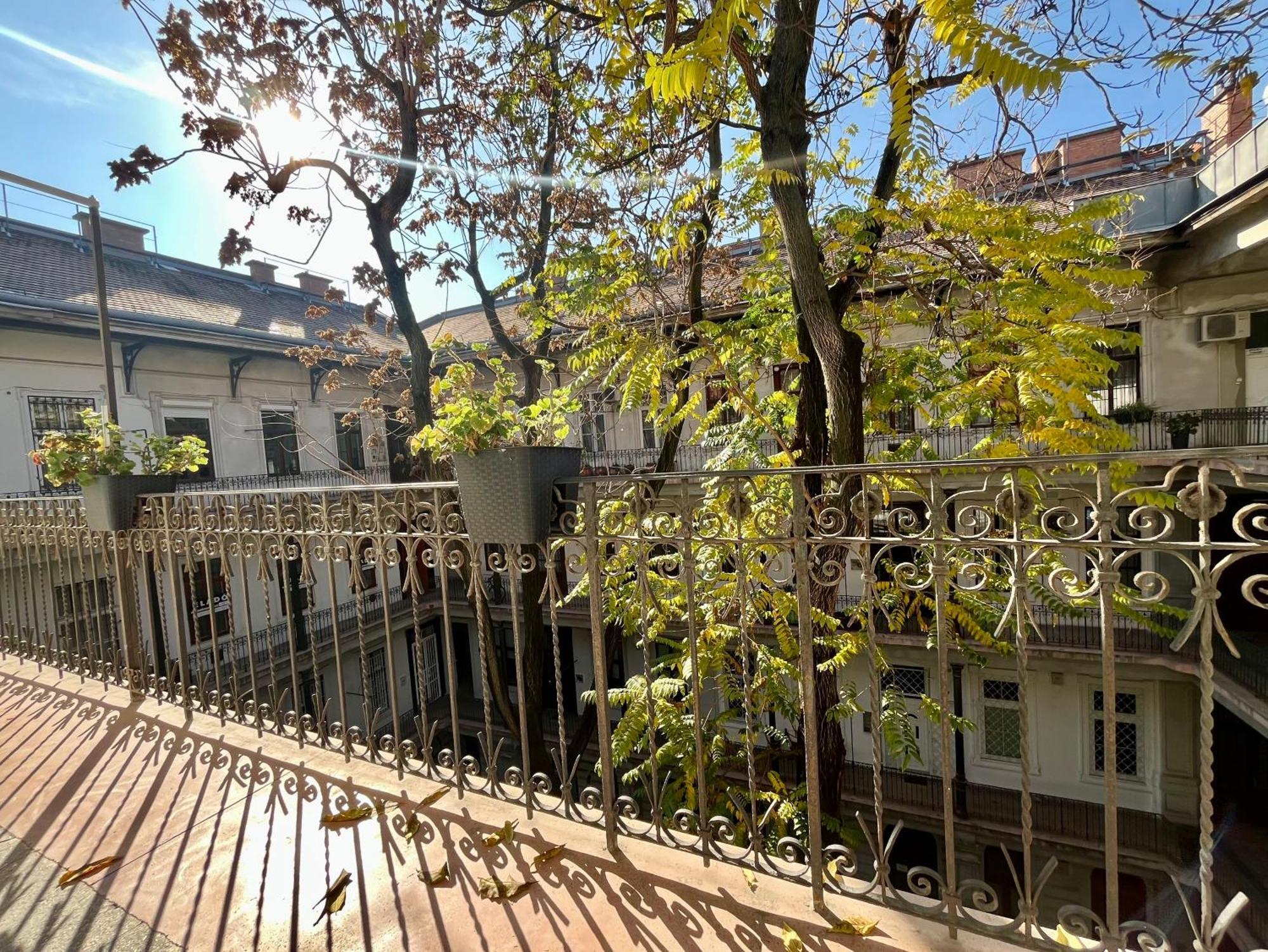 Brand New Sunny On Andrassy Street Appartement Budapest